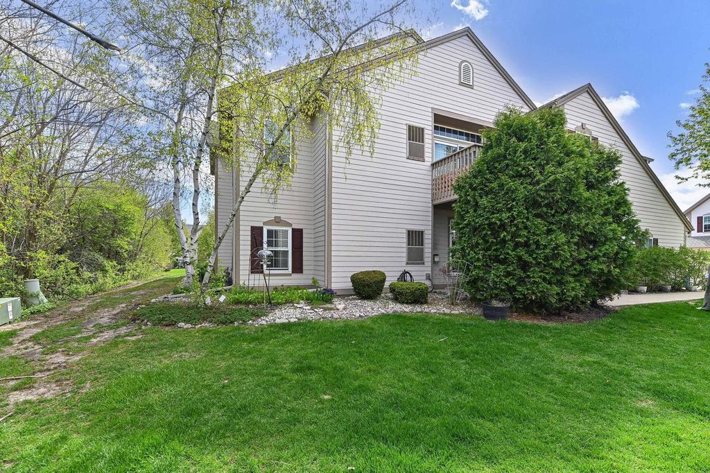 Photo of 2274 W Vista Bella DRIVE #101, Oak Creek, WI 53154 (MLS # 1961727)