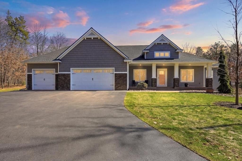 Photo of 977 McGregor DRIVE, Eau Claire, WI 54703 (MLS # 1599300)