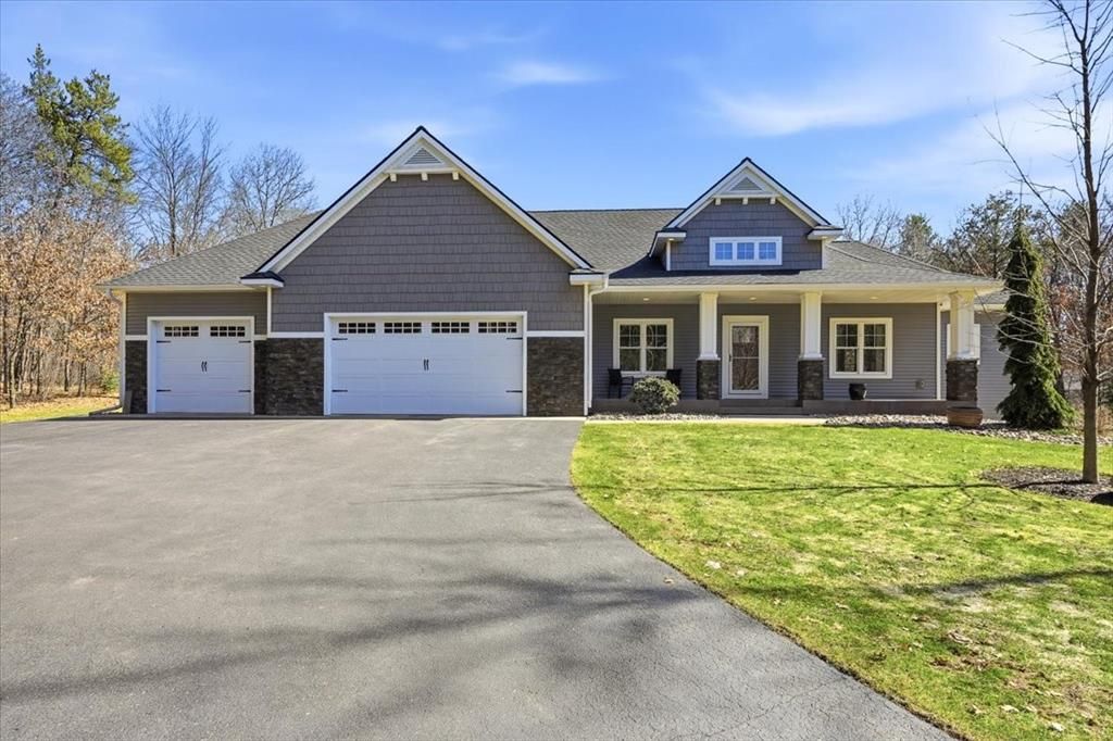 Photo of 977 McGregor DRIVE, Eau Claire, WI 54703 (MLS # 1599300)