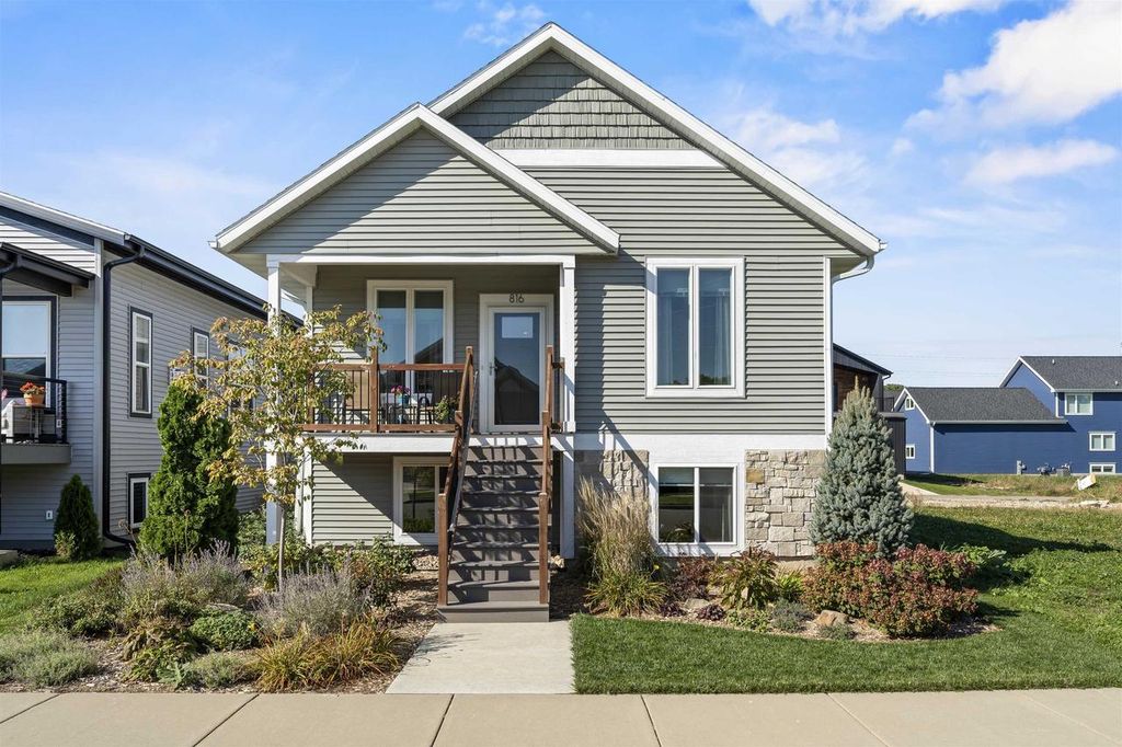 Photo of 2622 W Vine STREET #2624, Milwaukee, WI 53205 (MLS # 1945144)