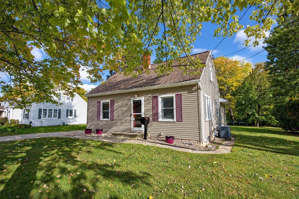 Photo of 1155 S Ridge ROAD, Green Bay, WI 54304 (MLS # 50334158)