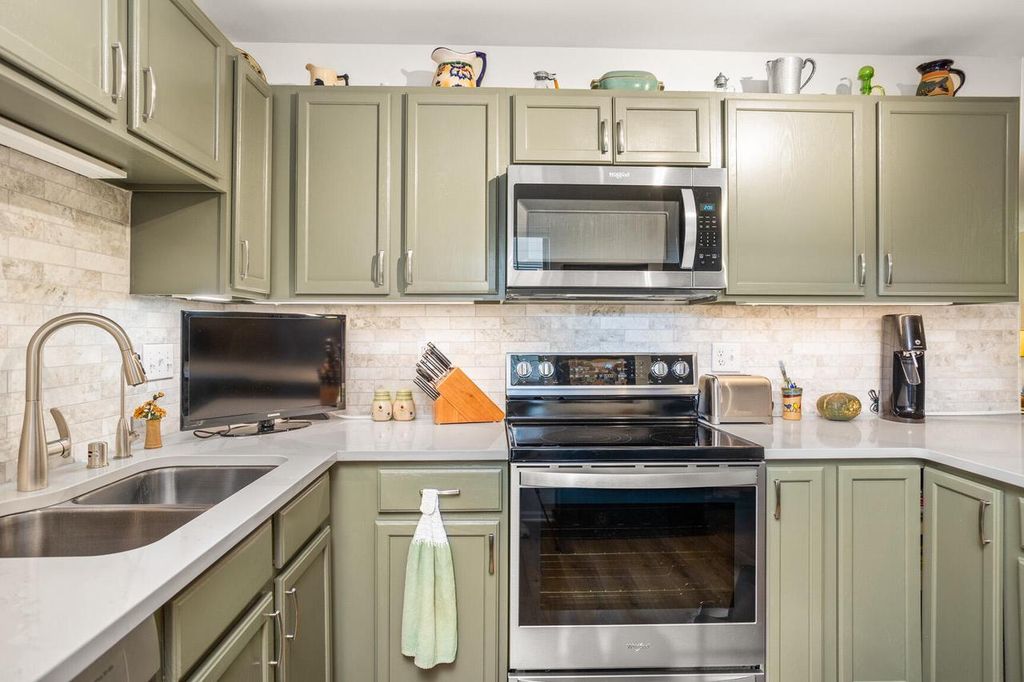 Photo of 18520 Emerald CIRCLE #C, Brookfield, WI 53045 (MLS # 1941166)