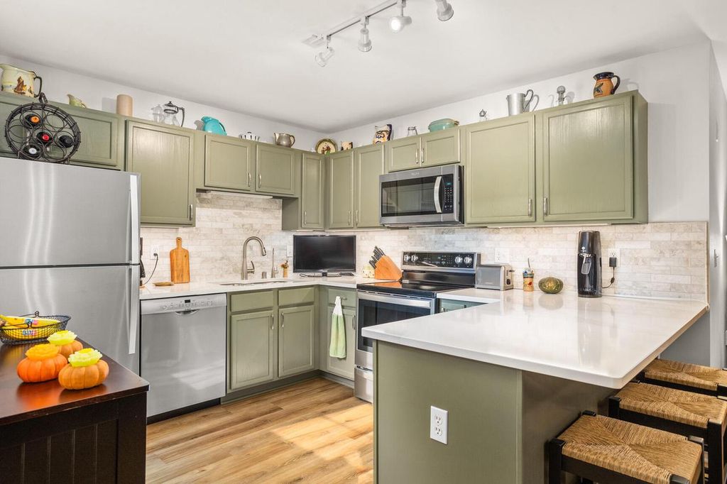 Photo of 18520 Emerald CIRCLE #C, Brookfield, WI 53045 (MLS # 1941166)