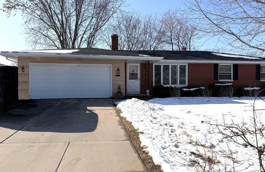 Photo of 2320 Manitowoc ROAD, Green Bay, WI 54311 (MLS # 50321295)