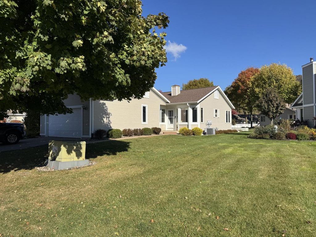 Photo of 4425 33rd STREET SOUTH STREET S, La Crosse, WI 54601 (MLS # 1940886)