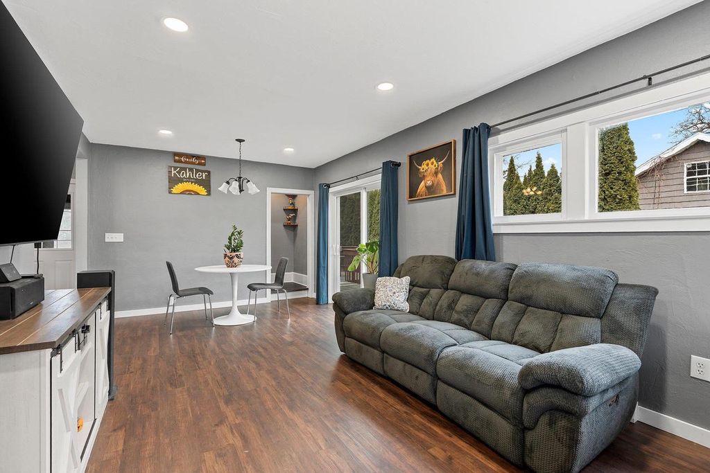 Photo of 120 S Telulah AVENUE, Appleton, WI 54915 (MLS # 50322249)