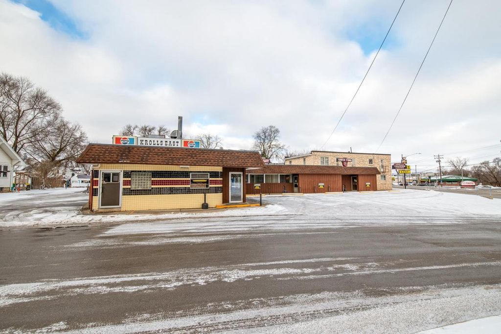 Photo of 1658 Main STREET, Green Bay, WI 54302 (MLS # 50322673)