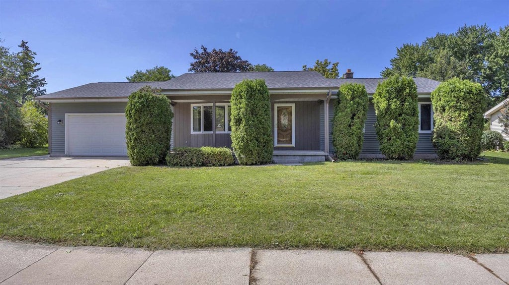 Photo of 542 Wakefield AVENUE, Fond Du Lac, WI 54935 (MLS # 50331608)