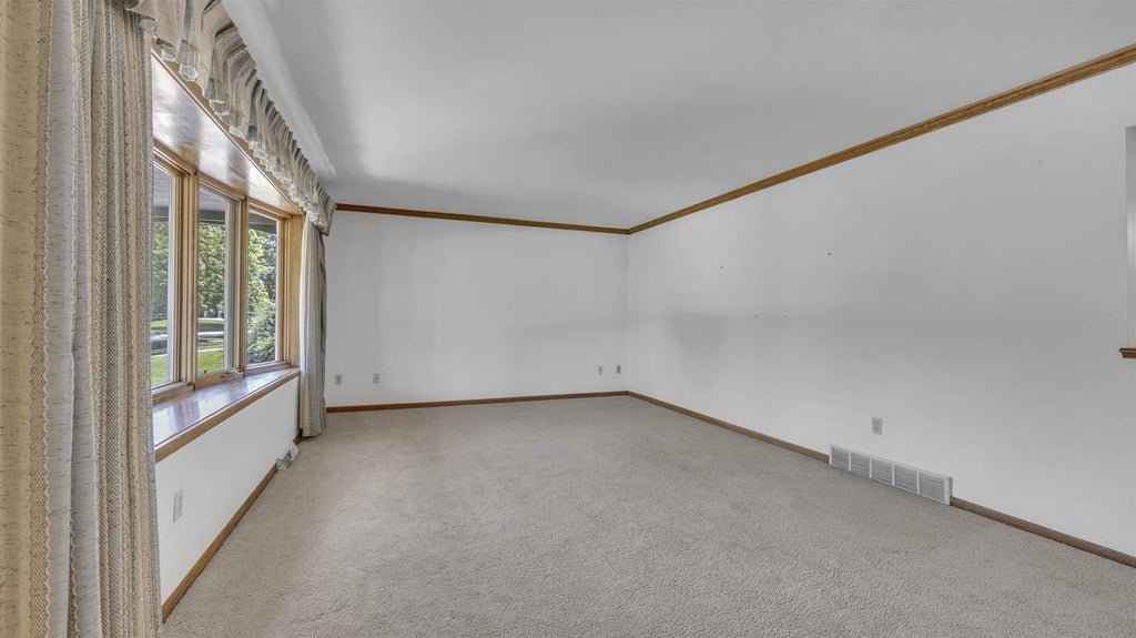 Photo of 542 Wakefield AVENUE, Fond Du Lac, WI 54935 (MLS # 50331608)