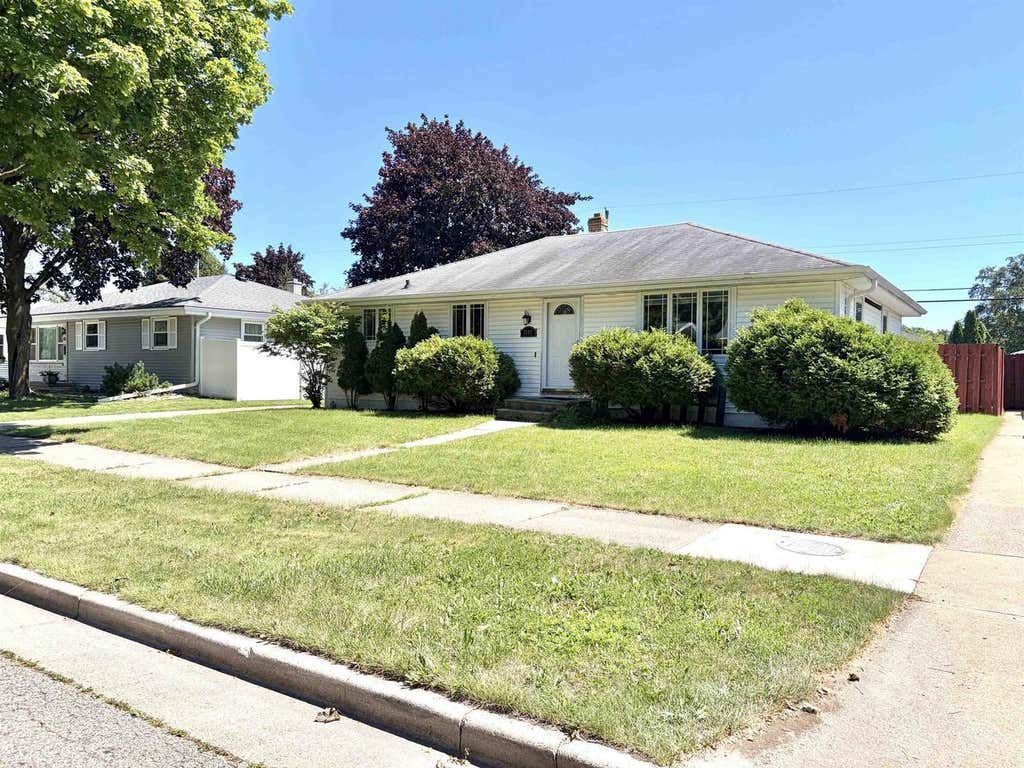 Photo of 1137 W Roberts AVENUE, Appleton, WI 54914 (MLS # 50329127)