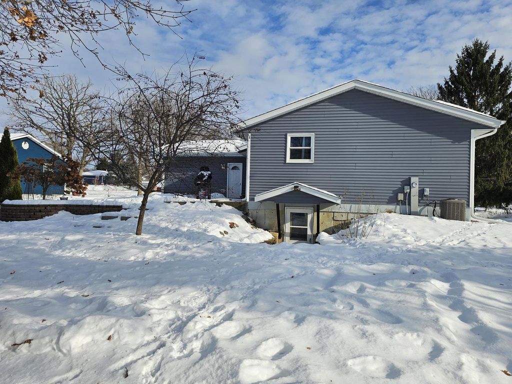 Photo of 41 N 5th STREET, Evansville, WI 53536 (MLS # 1946105)