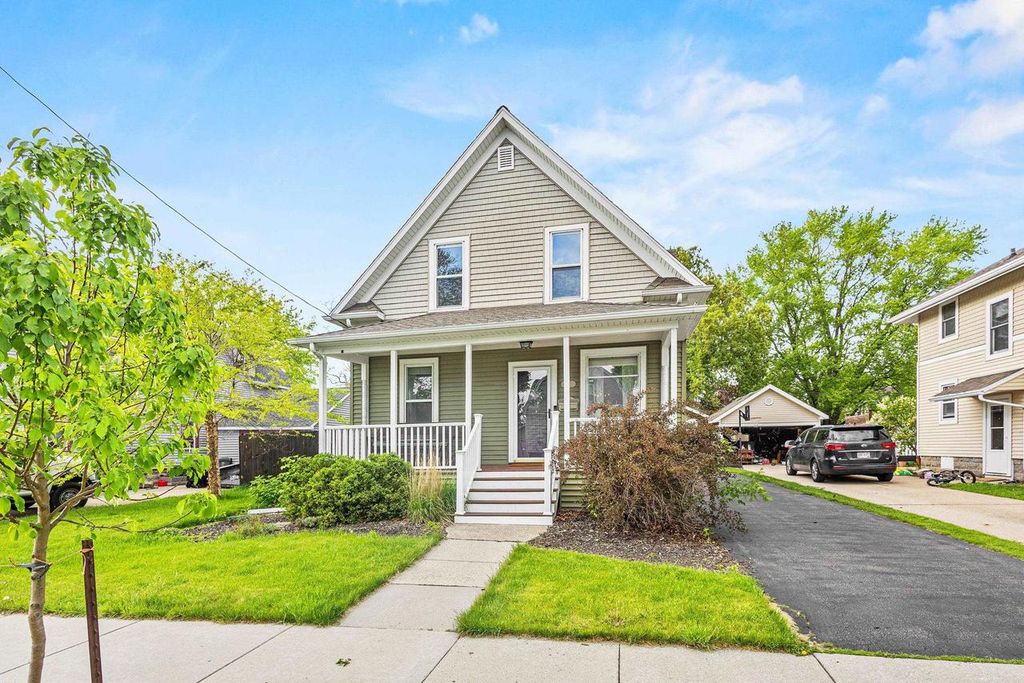 Photo of 808 E Hancock STREET, Appleton, WI 54911 (MLS # 50325974)