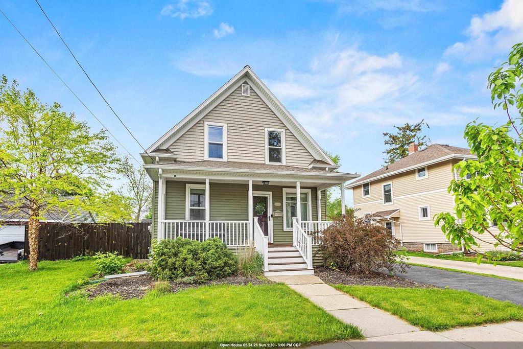 Photo of 808 E Hancock STREET, Appleton, WI 54911 (MLS # 50325974)