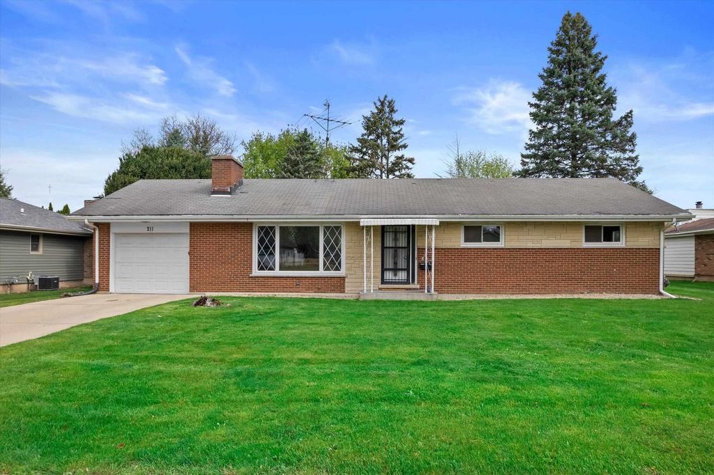 Photo of 211 Prairie AVENUE, Lake Mills, WI 53551 (MLS # 2022582)
