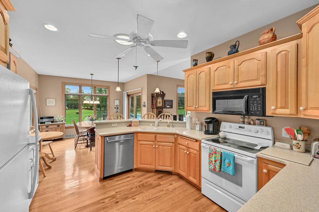 Photo of N91W27362 Red Fox RUN, Hartland, WI 53029 (MLS # 1937183)