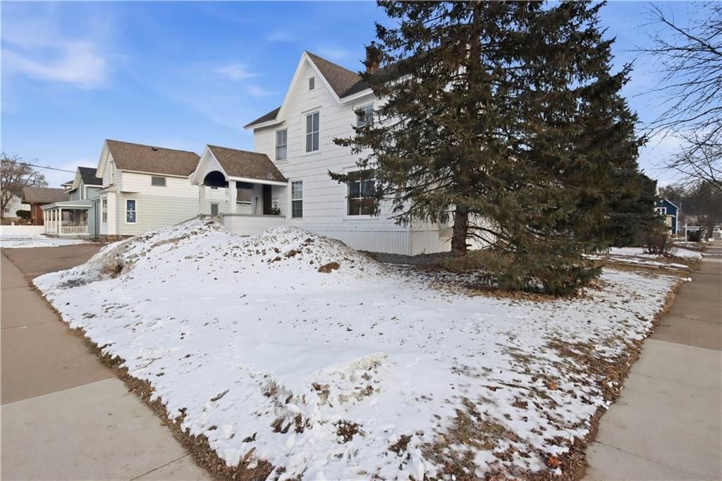 Photo of 703 Main STREET #2, Eau Claire, WI 54701 (MLS # 1596198)