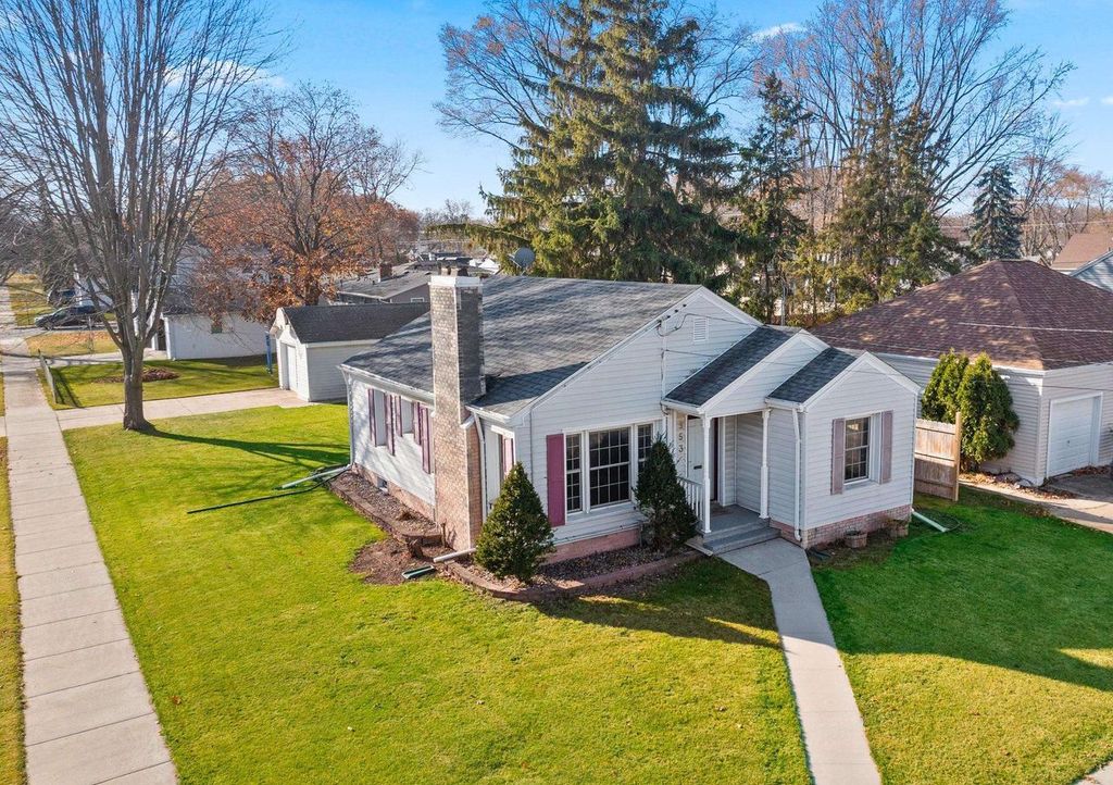 Photo of 953 Roscoe STREET, Green Bay, WI 54304 (MLS # 50318622)