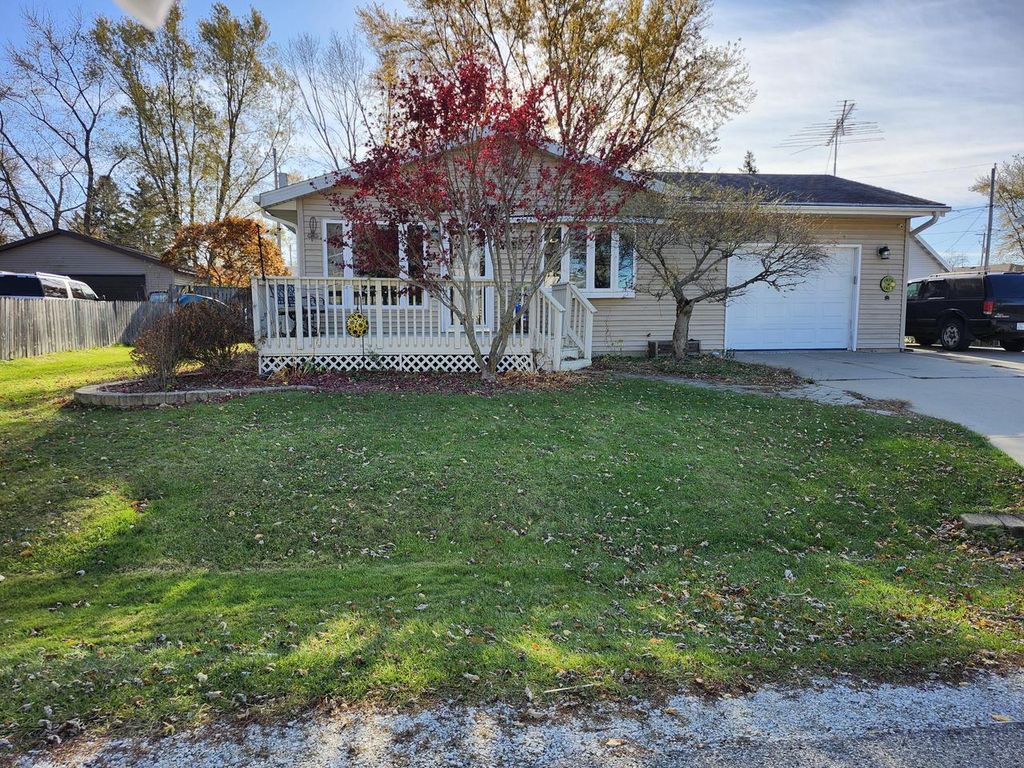 Photo of 25201 Kickapoo DRIVE, Kansasville, WI 53139 (MLS # 1942894)