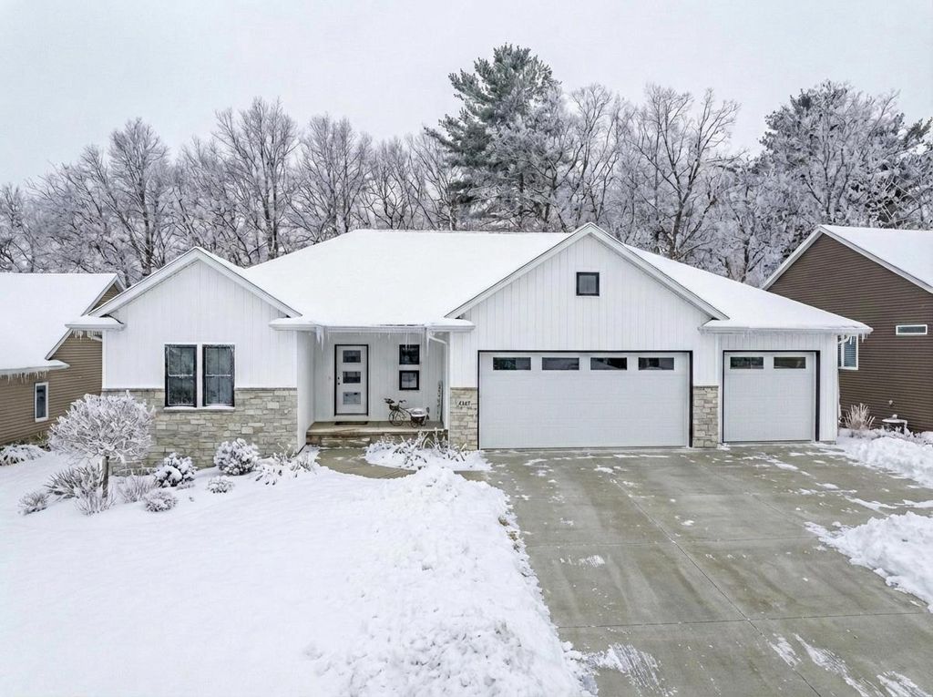 Photo of 3347 Largo Ridge DRIVE, Green Bay, WI 54311 (MLS # 50320263)