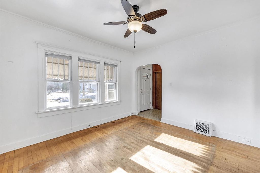 Photo of 1012 Green STREET, Manitowoc, WI 54220 (MLS # 50319402)