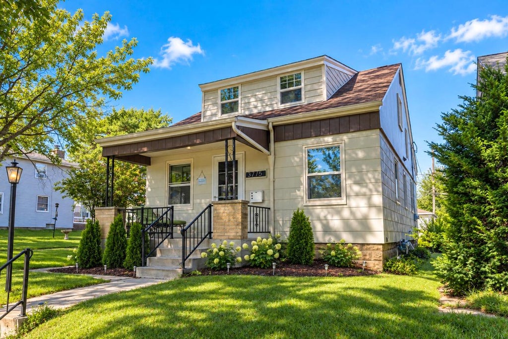 Photo of 3775 S Rutland AVENUE, Saint Francis, WI 53235 (MLS # 1980128)