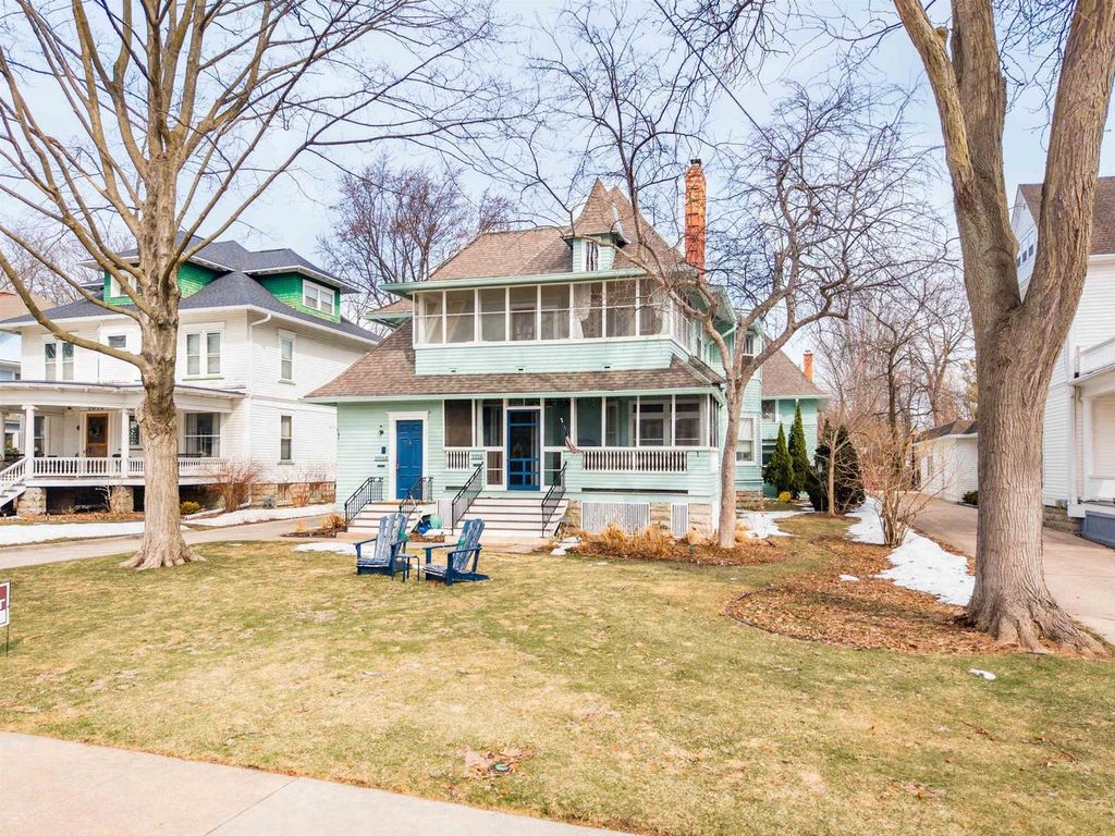 Photo of 1016 Washington AVENUE, Oshkosh, WI 54901 (MLS # 50322687)