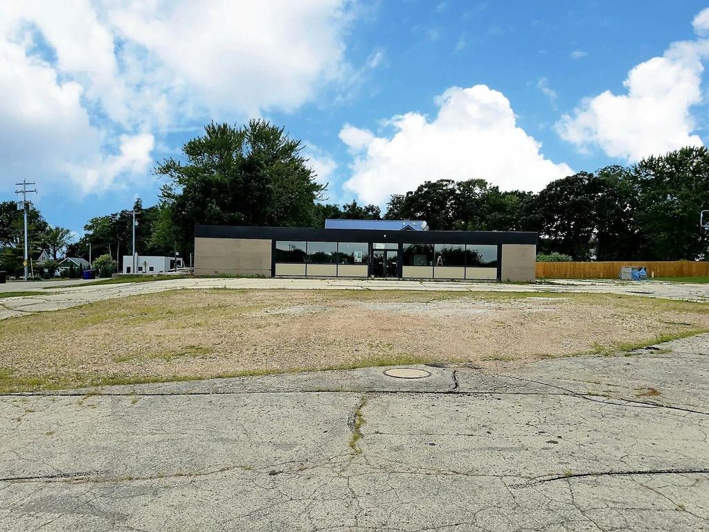 Photo of 5761 County Road S Rd, Oshkosh, WI 54904 (MLS # 50320761)