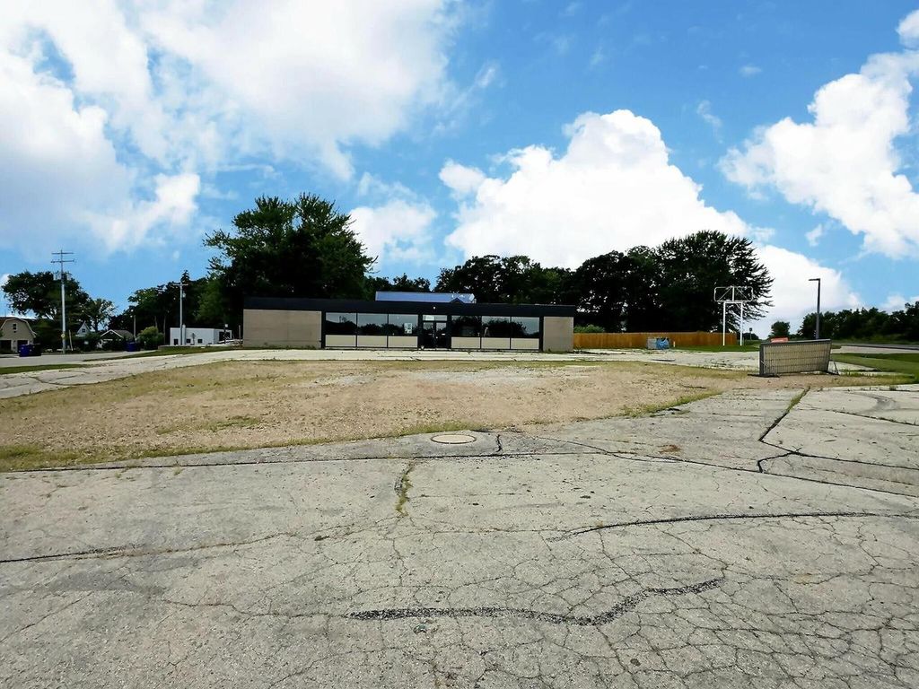 Photo of 5761 County Road S Rd, Oshkosh, WI 54904 (MLS # 50320761)