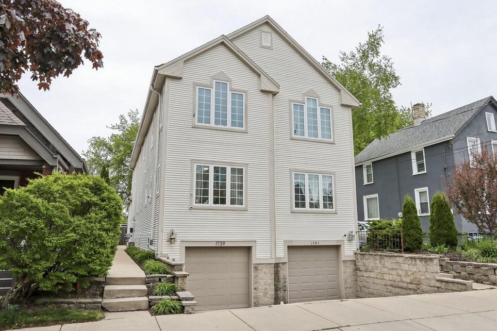 Photo of 1739 N Warren AVENUE, Milwaukee, WI 53202 (MLS # 1963664)