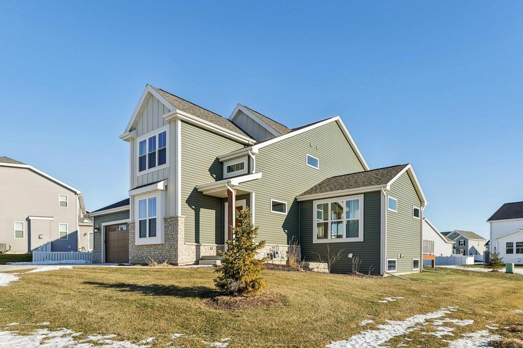 Photo of 546 Buss ROAD, Cottage Grove, WI 53527 (MLS # 2015364)