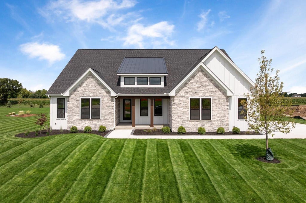 Photo of N63W35852 Frederick DRIVE, Oconomowoc, WI 53066 (MLS # 1969925)
