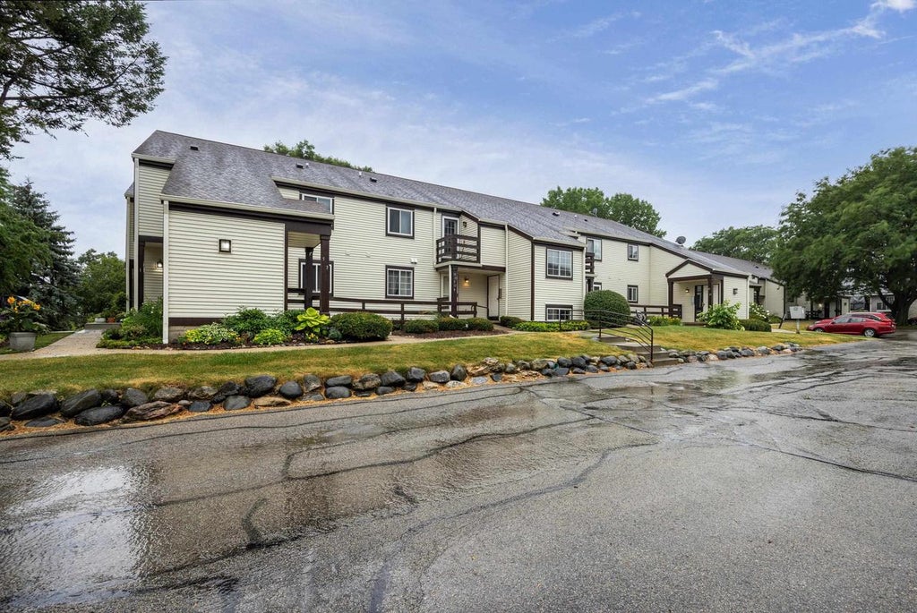 Photo of 1 Creekside WAY #9, Madison, WI 53717 (MLS # 2028673)