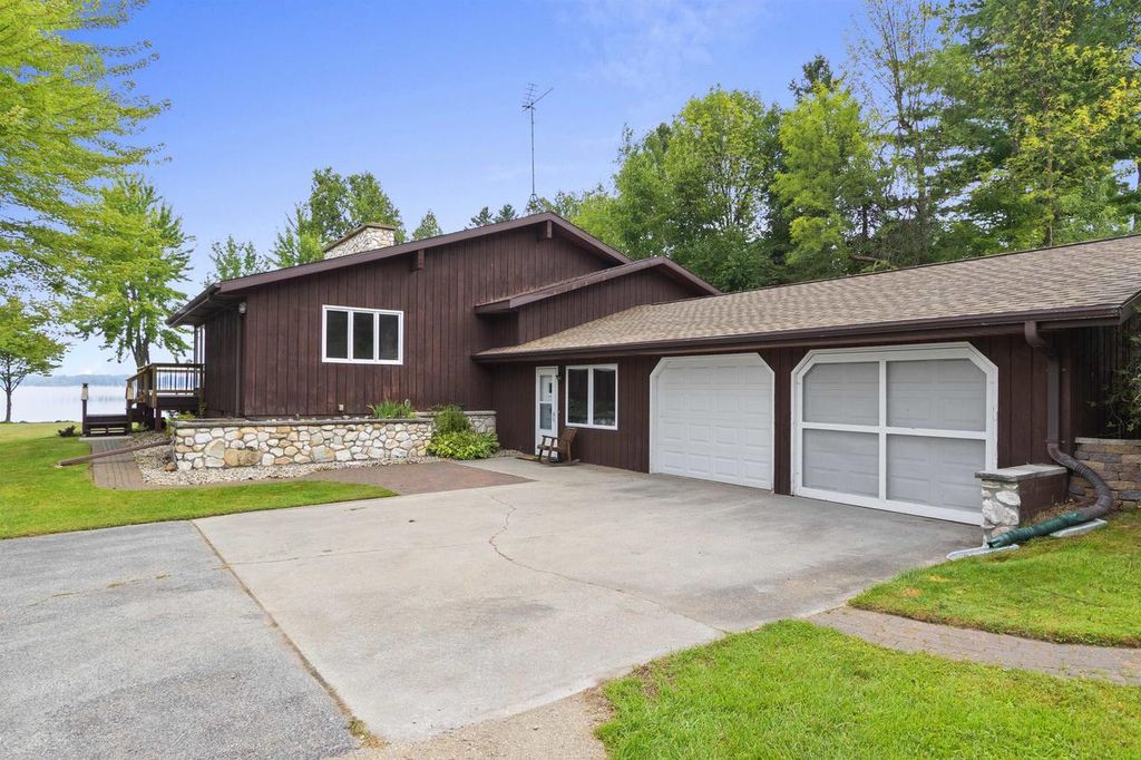 Photo of W5790 Point LANE, Crivitz, WI 54114 (MLS # 50324295)