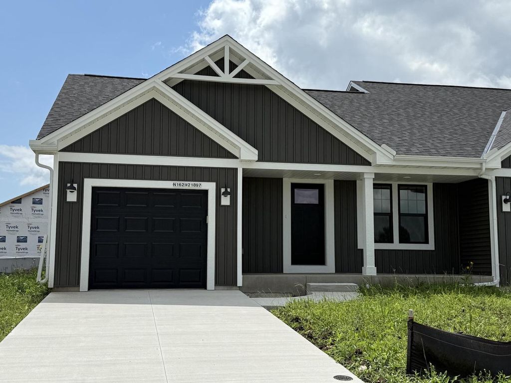 Photo of N162W21897 Poppy ROAD, Jackson, WI 53037 (MLS # 1935070)