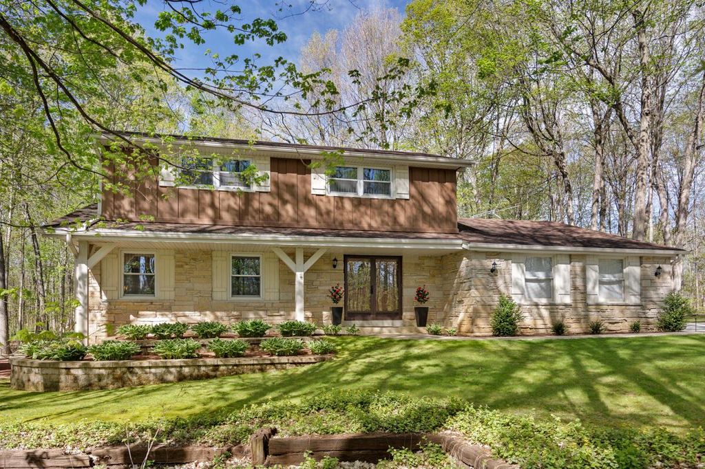 Photo of S54W23631 Maple Hill COURT, Waukesha, WI 53189 (MLS # 1962538)