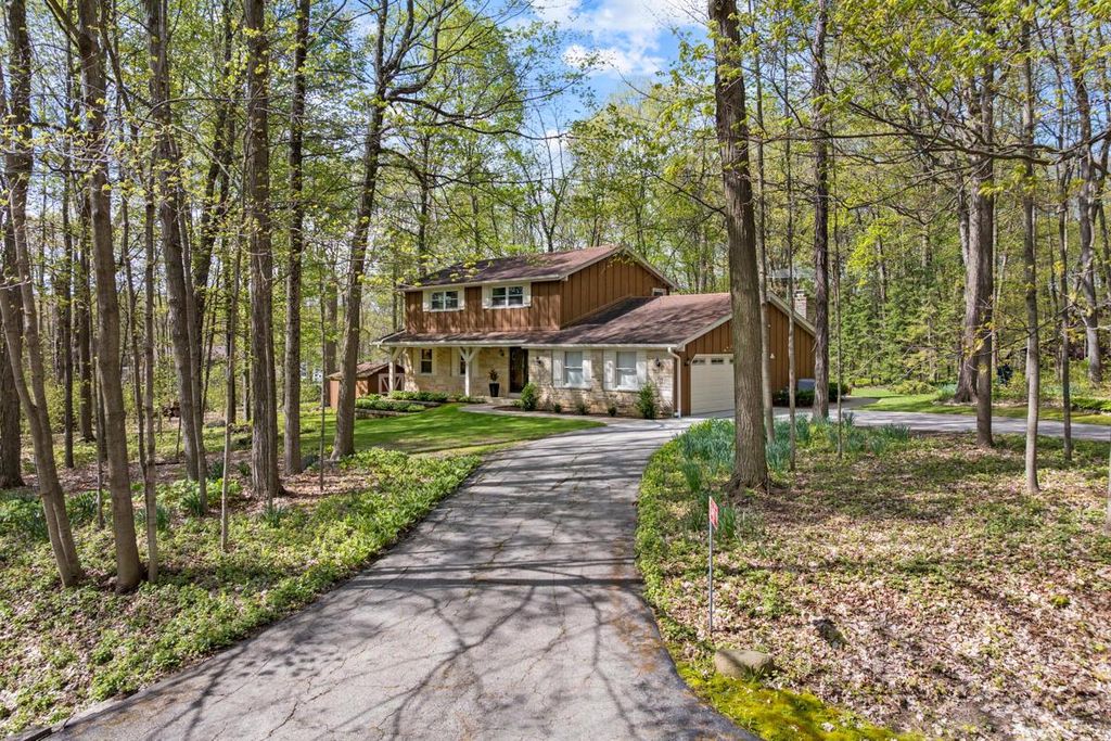 Photo of S54W23631 Maple Hill COURT, Waukesha, WI 53189 (MLS # 1962538)