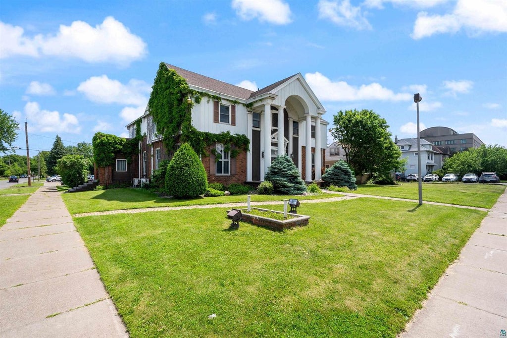 Photo of 1304 Hammond AVENUE, Superior, WI 54880 (MLS # 6126801)
