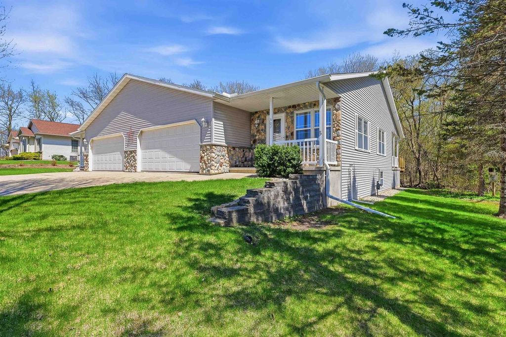 Photo of 507 Monroe STREET, Beaver Dam, WI 53916 (MLS # 2021282)