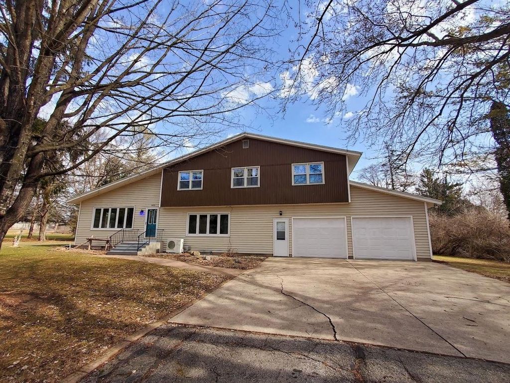 Photo of N4574 Broadway STREET, New London, WI 54961 (MLS # 50316702)