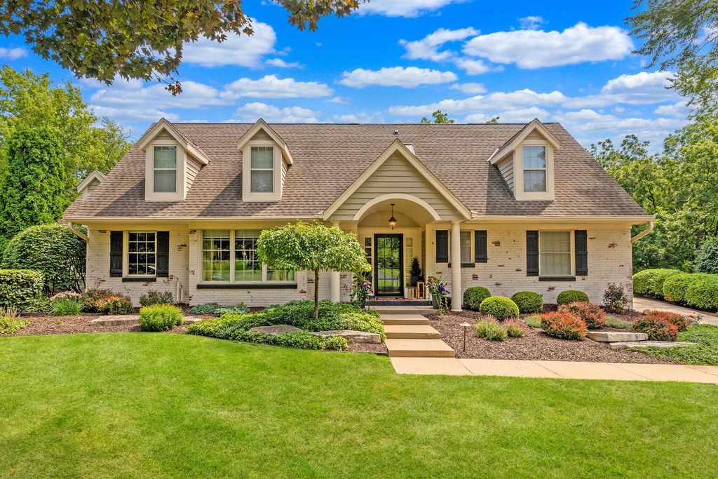 Photo of 920 Madera CIRCLE, Elm Grove, WI 53122 (MLS # 1949411)