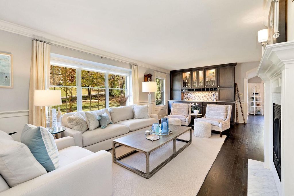 Photo of 920 Madera CIRCLE, Elm Grove, WI 53122 (MLS # 1949411)