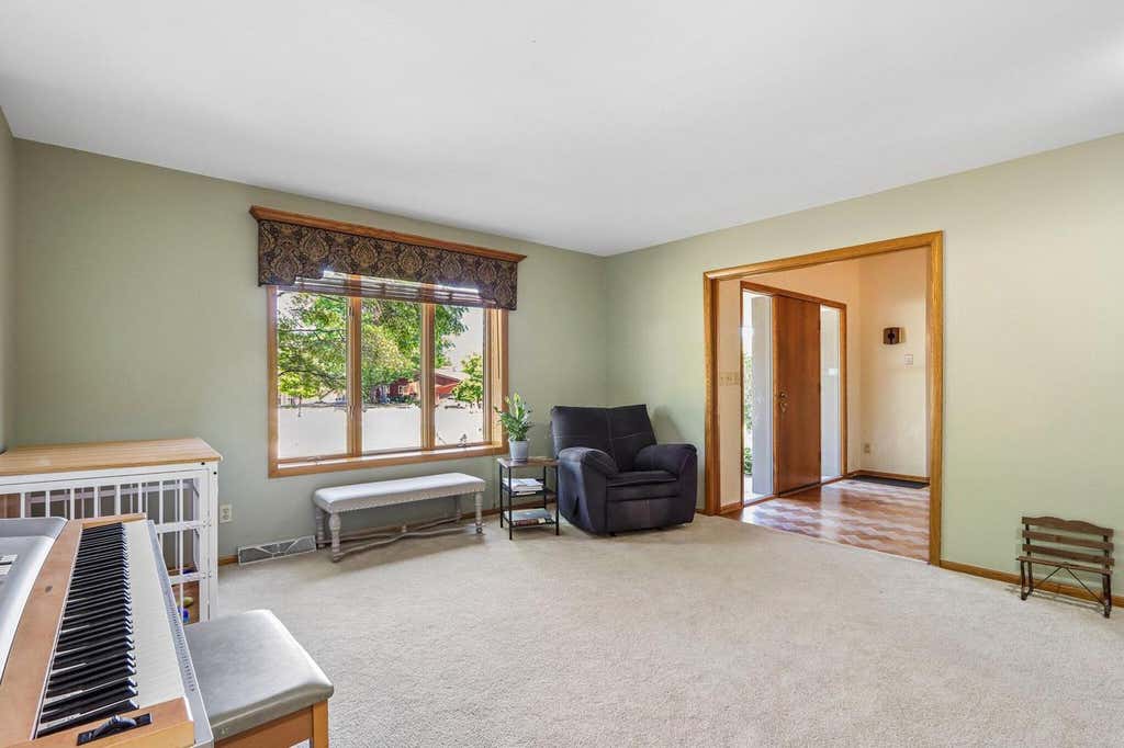 Photo of 803 Knollwood COURT, Waukesha, WI 53188 (MLS # 1973321)