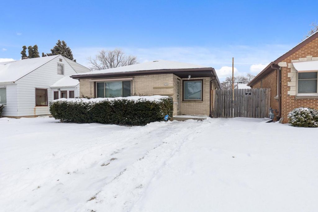Photo of 4306 N 72nd STREET, Milwaukee, WI 53216 (MLS # 1948620)