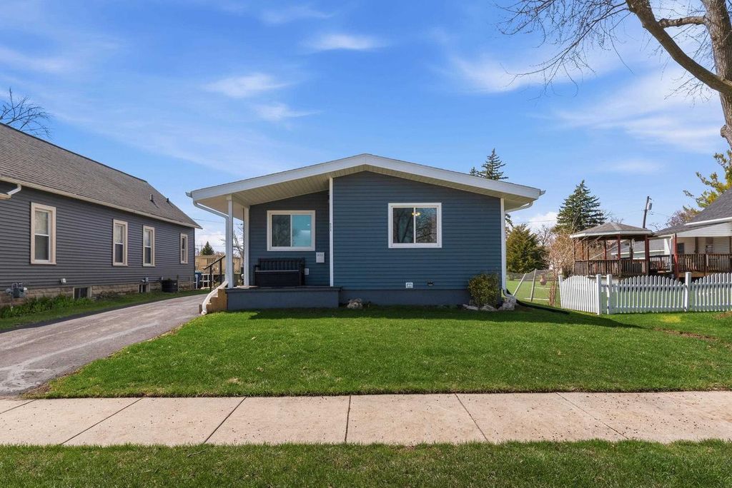 Photo of 521 Delaware AVENUE, North Fond Du Lac, WI 54937 (MLS # 50323917)