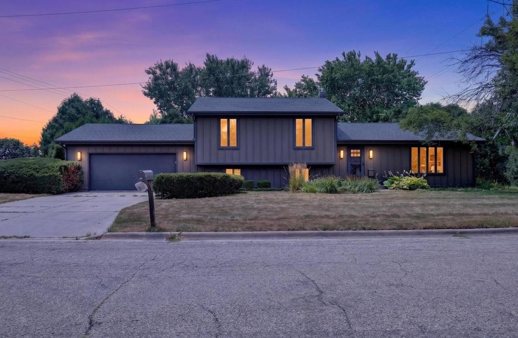 Photo of 2511 Elizabeth STREET, Janesville, WI 53548 (MLS # 2028928)