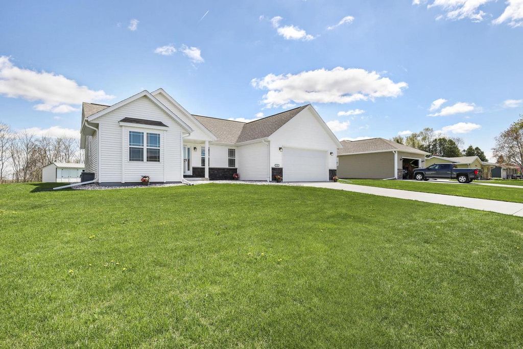 Photo of 320 Beech ROAD, Waterloo, WI 53594 (MLS # 2022033)
