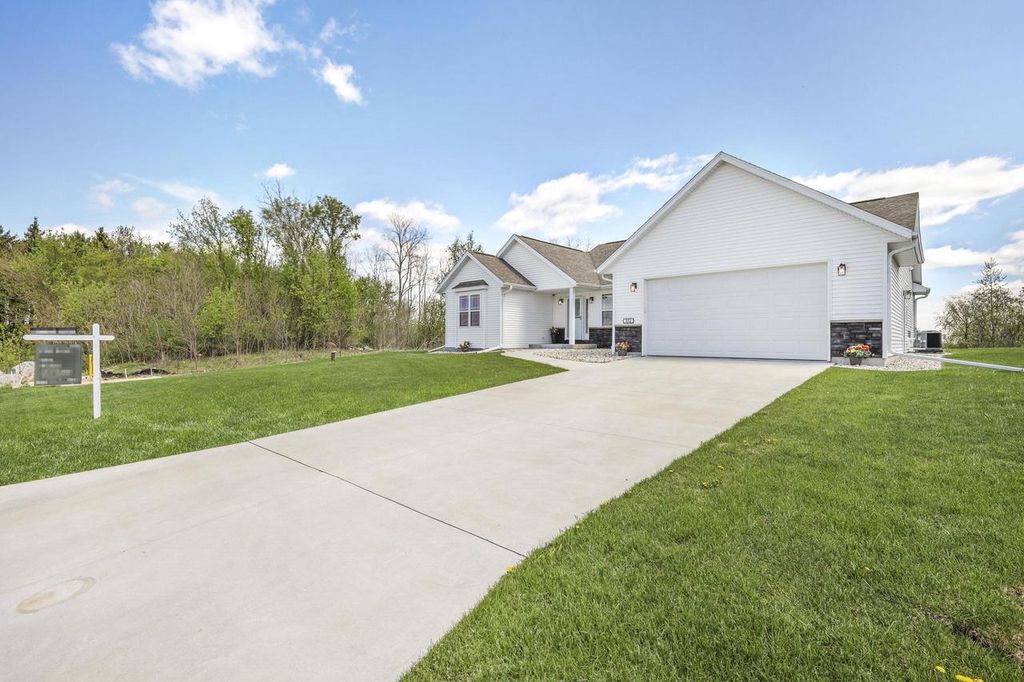 Photo of 320 Beech ROAD, Waterloo, WI 53594 (MLS # 2022033)