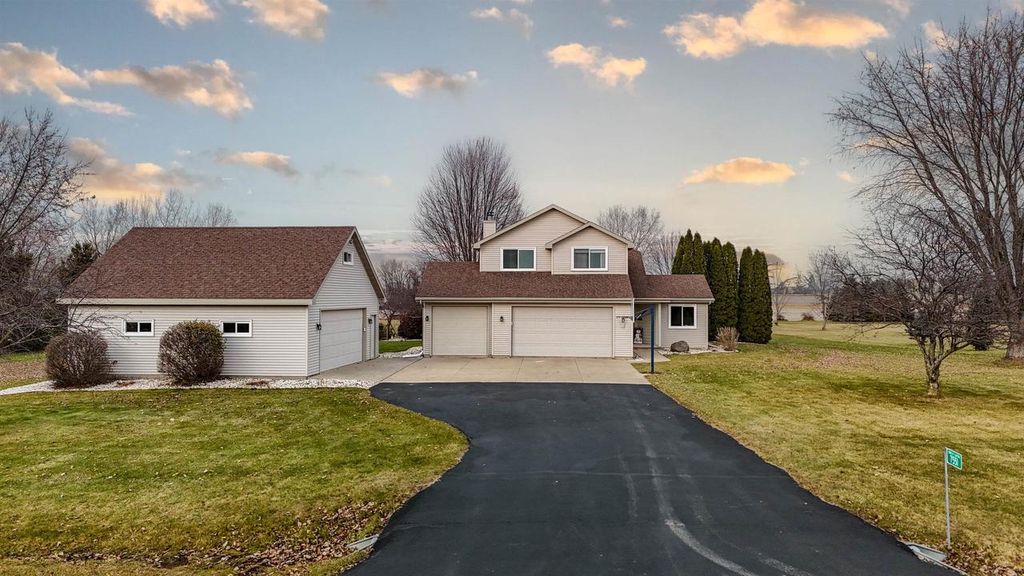 Photo of 7551 Sunburst LANE, Neenah, WI 54956 (MLS # 22505430)