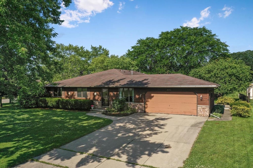 Photo of 2440 Meadow Park DRIVE, Green Bay, WI 54311 (MLS # 50329049)