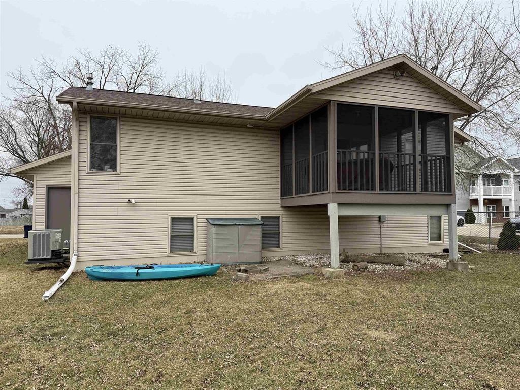 Photo of 1405 Foster AVENUE, Janesville, WI 53545 (MLS # 2018224)